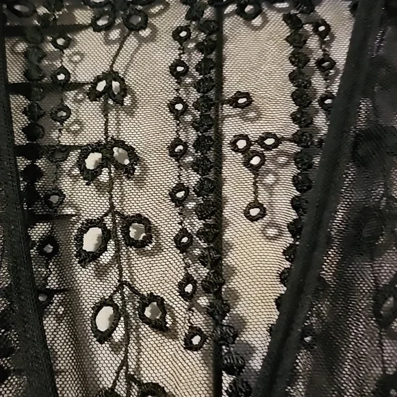 Hem & Thread Black lace tunic top size large - Picture 2 of 4